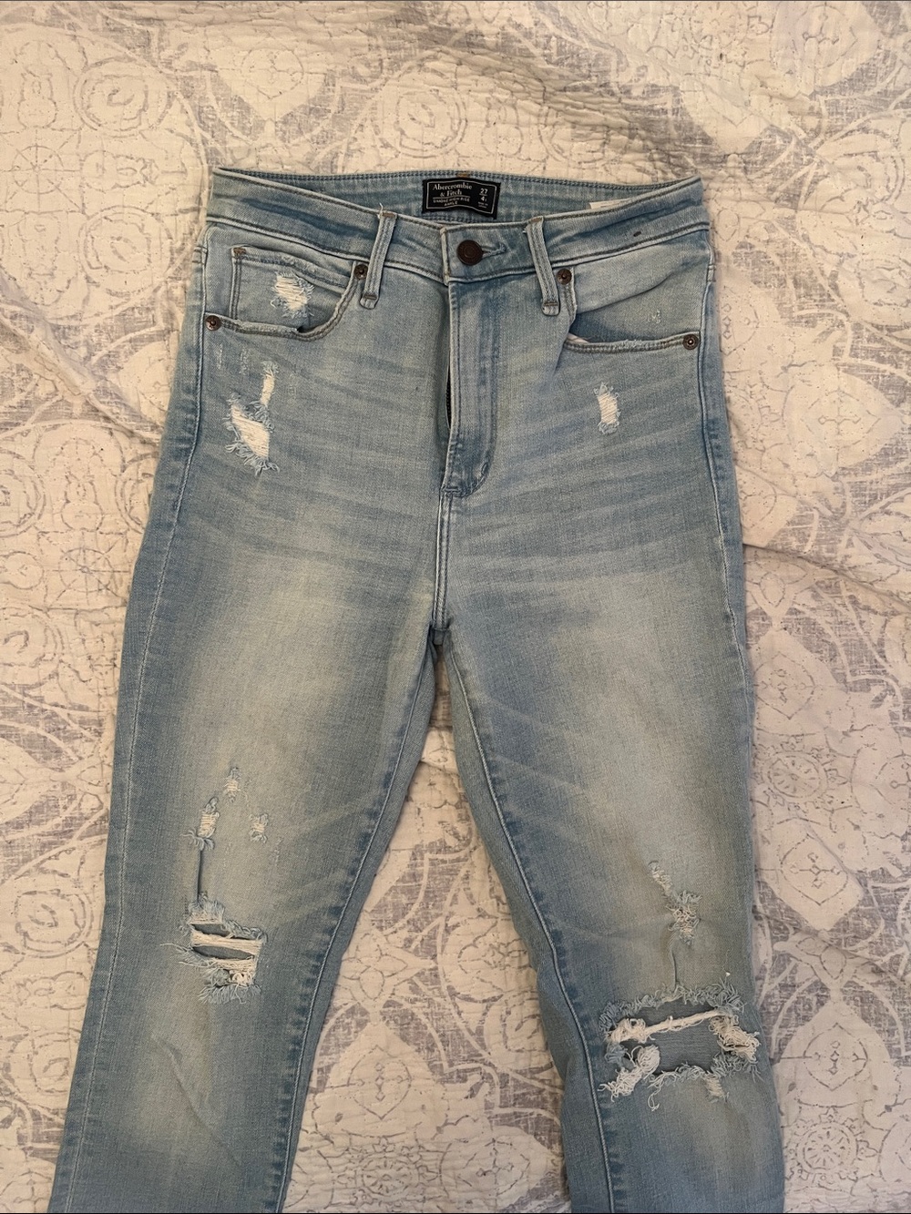 Abercrombie & Fitch distressed jeans light denim blue